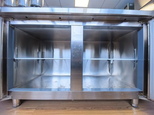 Bàn làm việc có rãnh làm mát bằng không khí Tủ lạnh Nước giải khát 120L